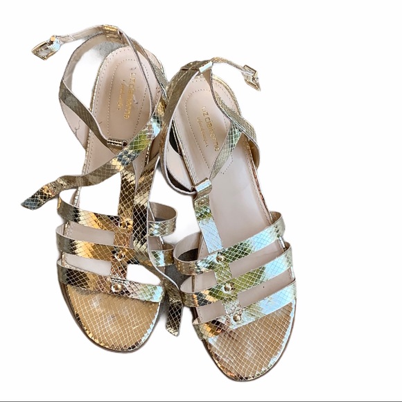 Liz Claiborne Fairfield Gold Metallic Sandals - Picture 2 of 5